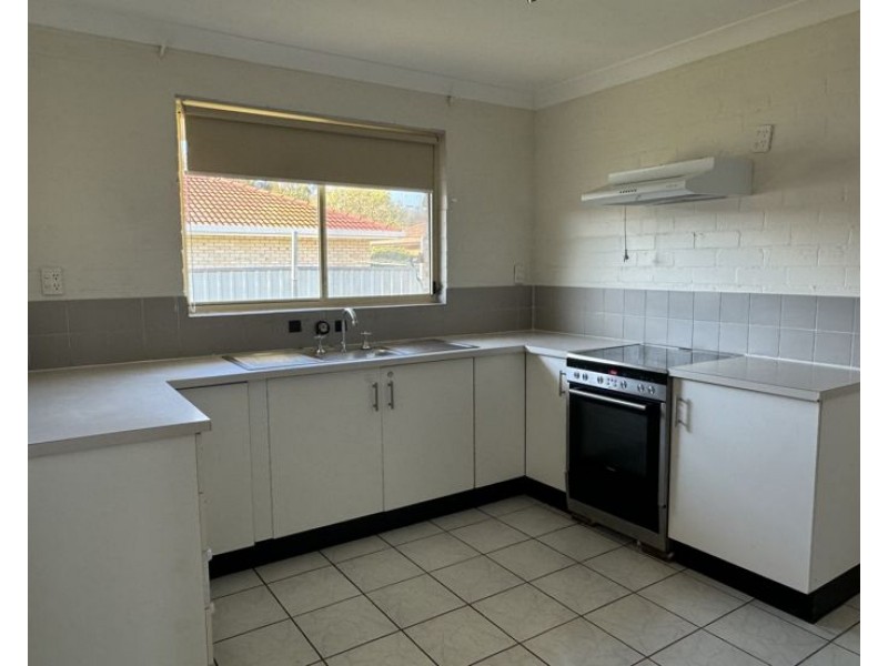 2/11 Centennial Close, Armidale NSW 2350