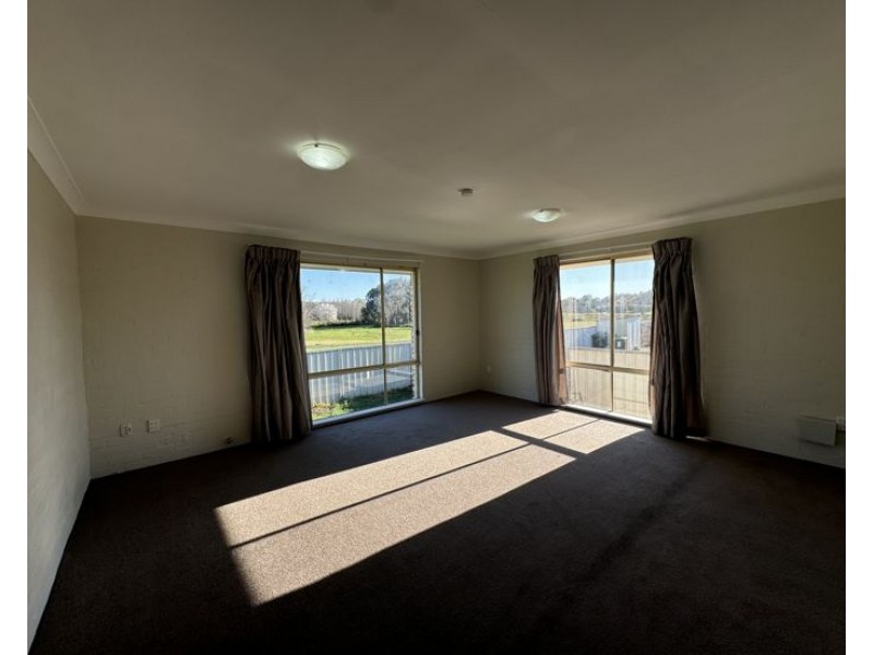 2/11 Centennial Close, Armidale NSW 2350