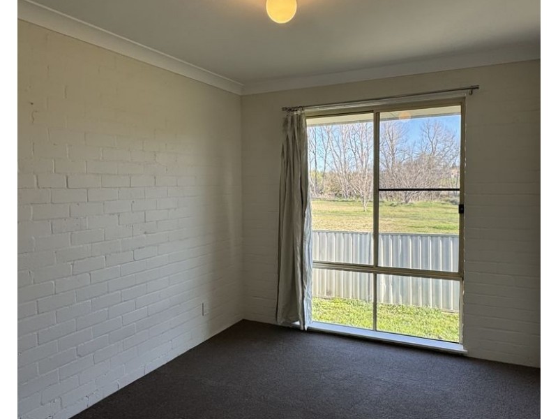 2/11 Centennial Close, Armidale NSW 2350