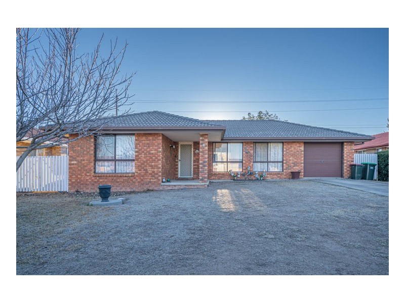6 Evangelene Crescent, Armidale NSW 2350