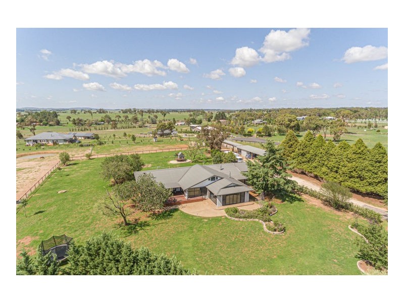62 Macleay Way, Armidale NSW 2350