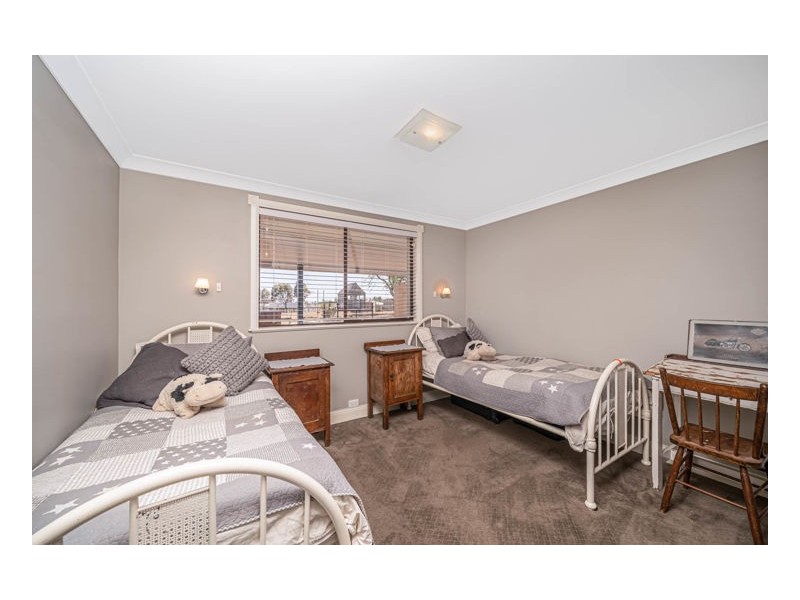 62 Macleay Way, Armidale NSW 2350