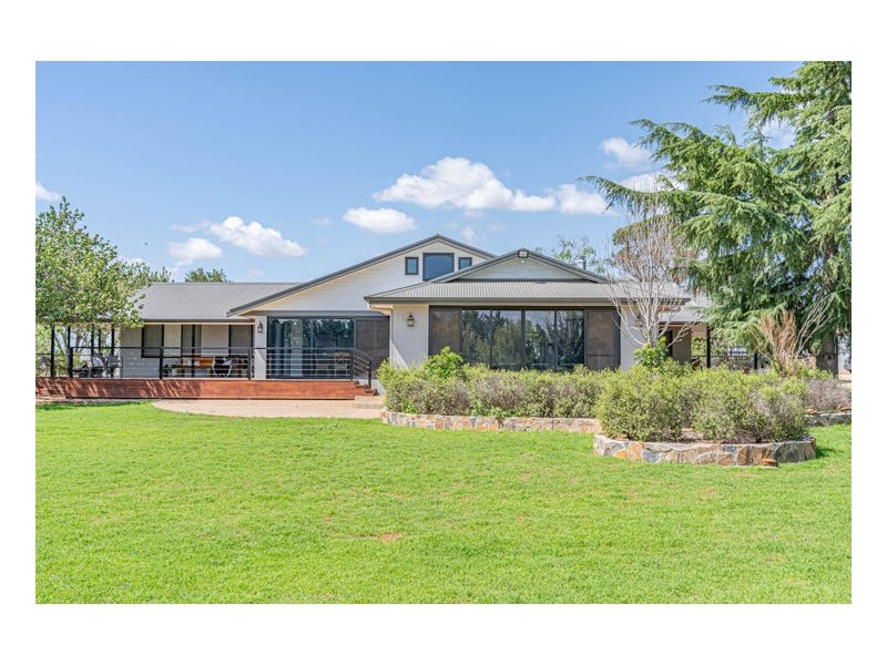 62 Macleay Way, Armidale NSW 2350