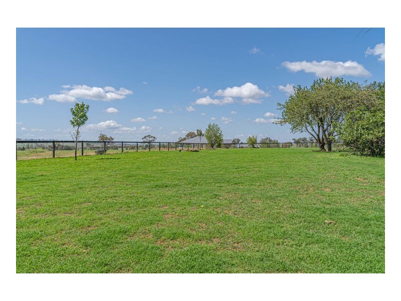 62 Macleay Way, Armidale NSW 2350