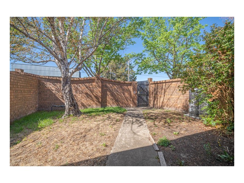 2/15 Queen Elizabeth Drive, Armidale NSW 2350