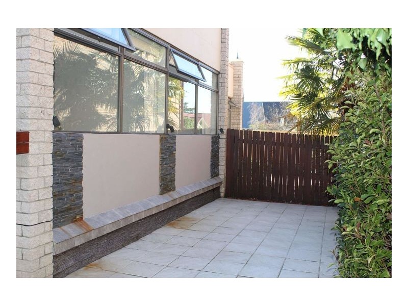 2/143 Faulkner Street, Armidale NSW 2350