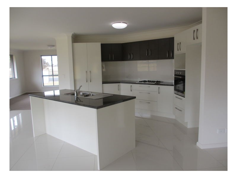 5 Claret Ash Drive, Guyra NSW 2365