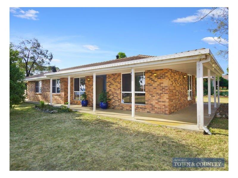 34 Crest Road, Armidale NSW 2350