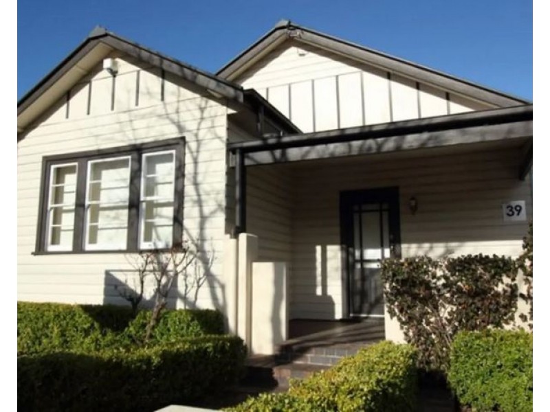 39 Marsh Street, Armidale NSW 2350