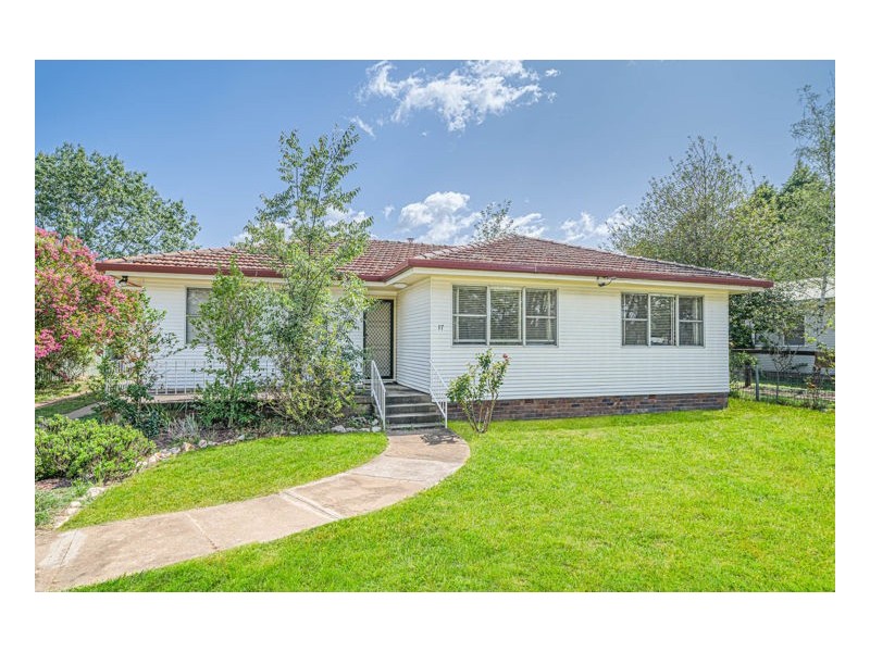 17 Duval Street, Armidale NSW 2350