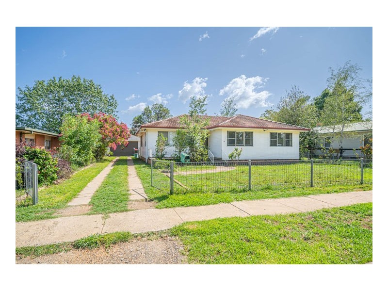 17 Duval Street, Armidale NSW 2350