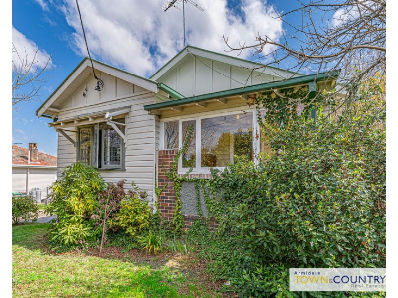 16A Marsh Street, Armidale NSW 2350