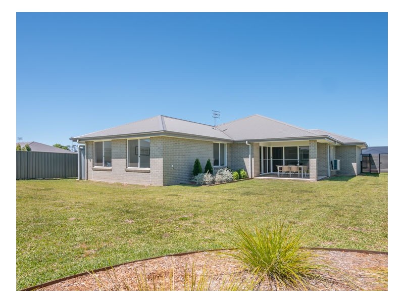 21 Holmfield Drive, Armidale NSW 2350