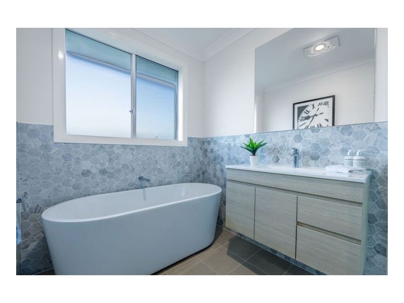 21 Holmfield Drive, Armidale NSW 2350