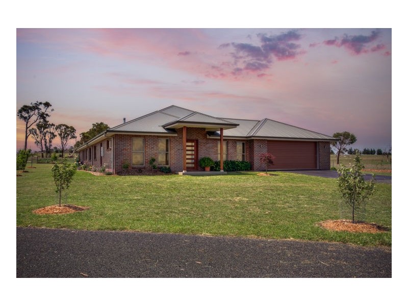 18 Post Way, Armidale NSW 2350