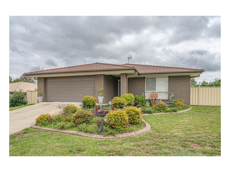 6 Earle Page Drive, Armidale NSW 2350