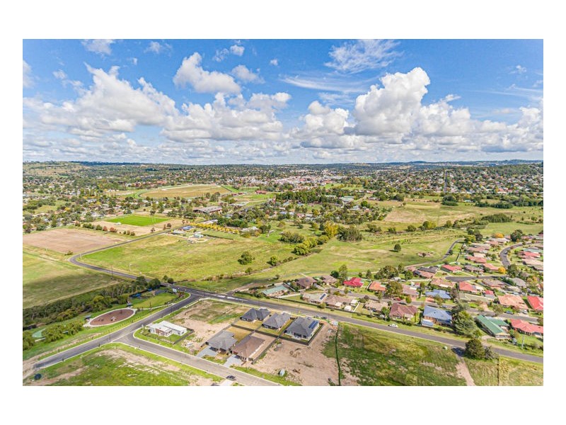 30 Cookes Road, Armidale NSW 2350