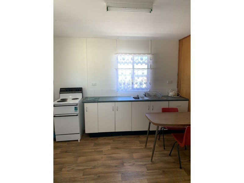 2/193 Weirs Road, Armidale NSW 2350