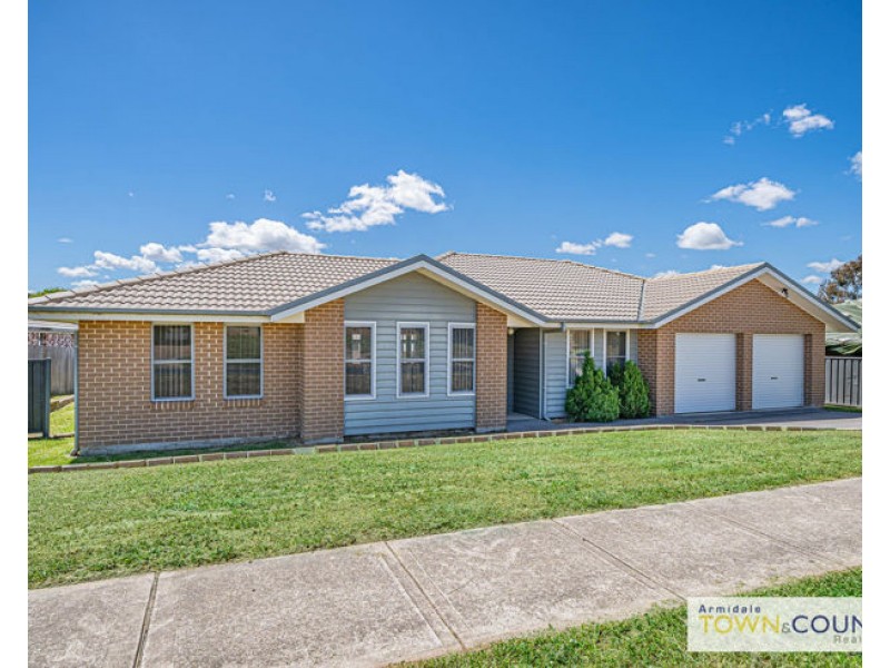 17 Kennedy Street, Armidale NSW 2350