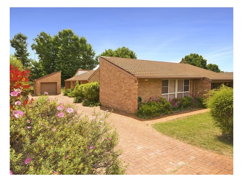 2/33 The Avenue, Armidale NSW 2350