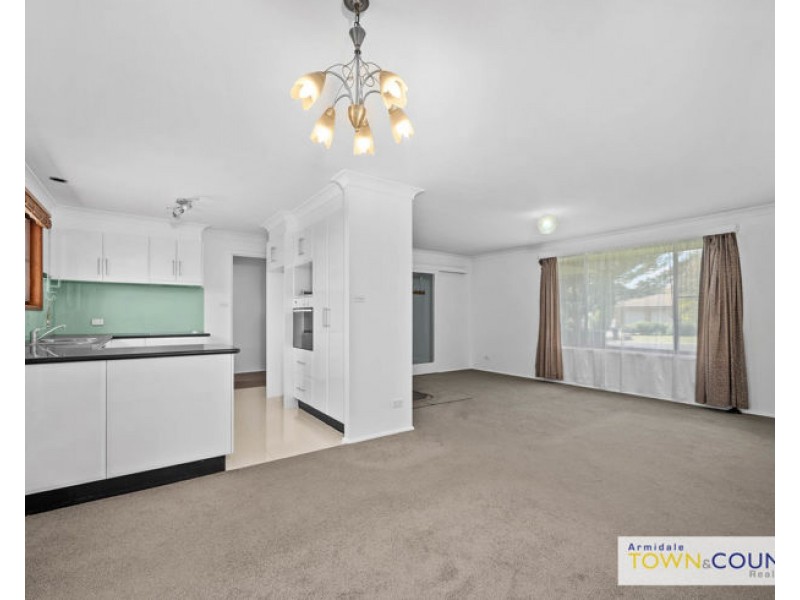 2 Atherton Street, Armidale NSW 2350
