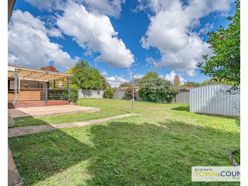 2 Atherton Street, Armidale NSW 2350