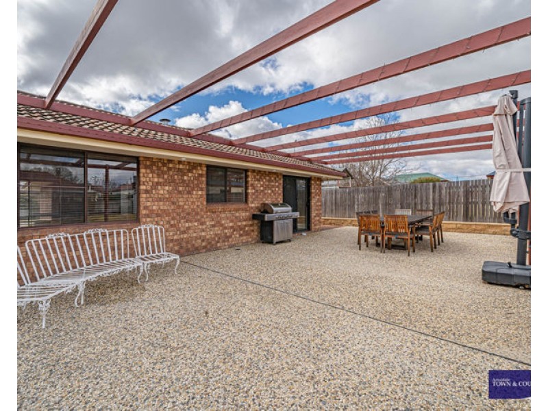 2 Oliver Avenue, Armidale NSW 2350