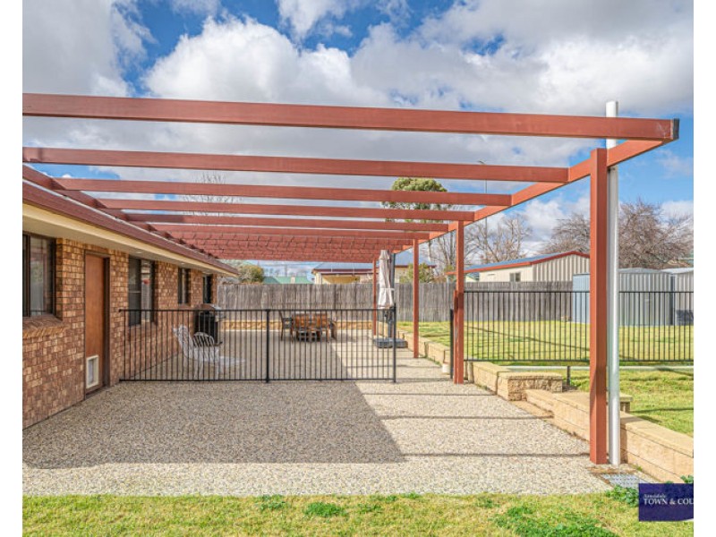 2 Oliver Avenue, Armidale NSW 2350