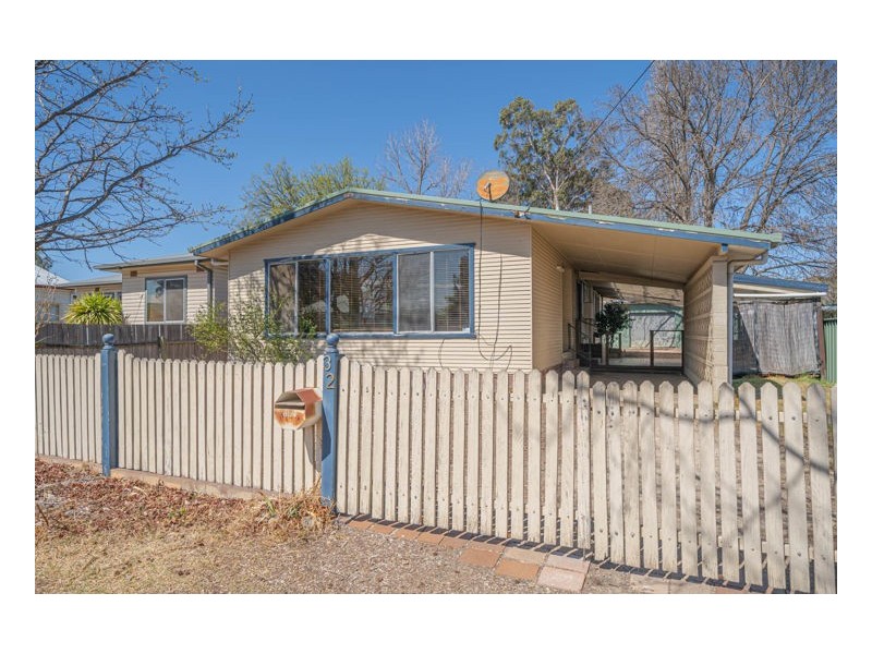 32 Enid Street, Armidale NSW 2350