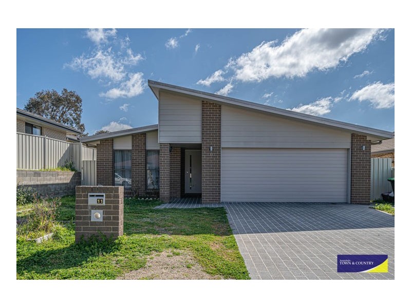 11 Earle Page Drive, Armidale NSW 2350