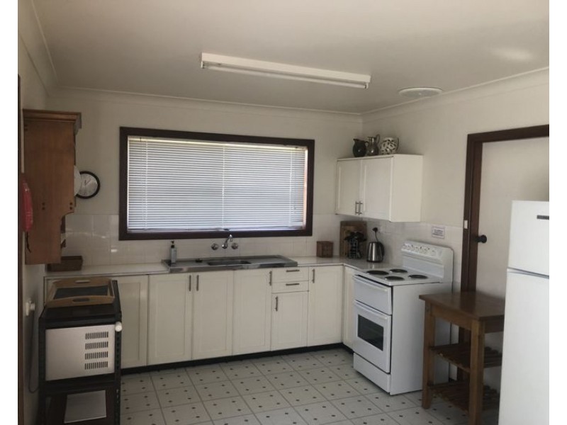 2/13-15 Railway Parade, Armidale NSW 2350