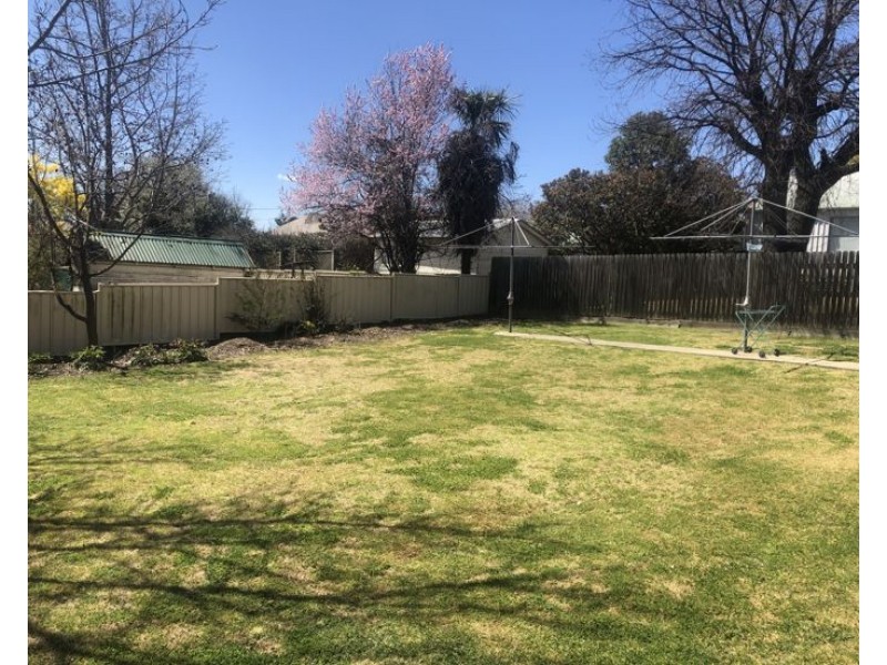 2/13-15 Railway Parade, Armidale NSW 2350