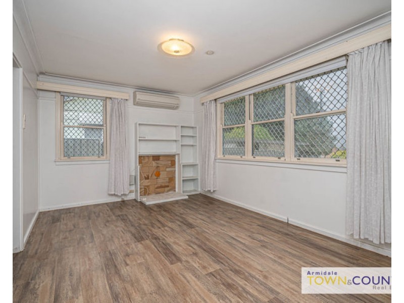 16 Douglas Street, Armidale NSW 2350