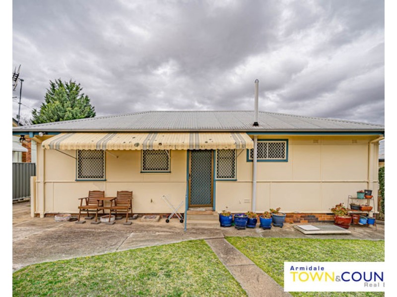 16 Douglas Street, Armidale NSW 2350