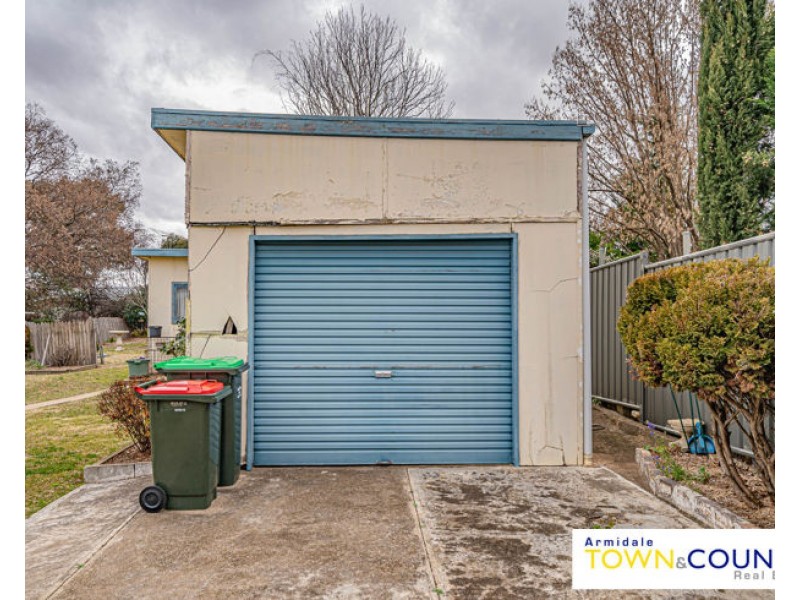 16 Douglas Street, Armidale NSW 2350