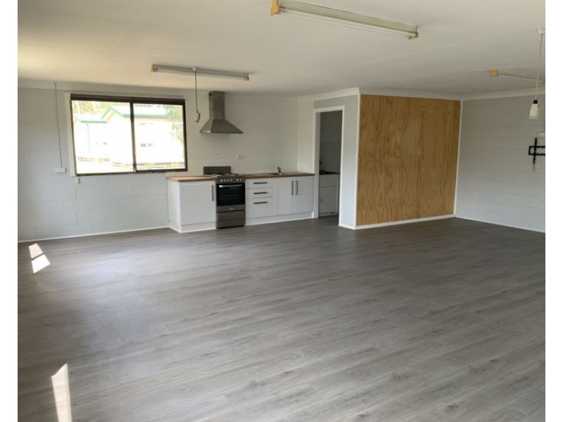 166 Bridge Street, Uralla NSW 2358
