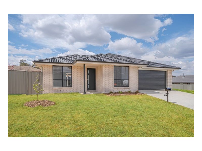 13 Ailsa Crescent, Armidale NSW 2350