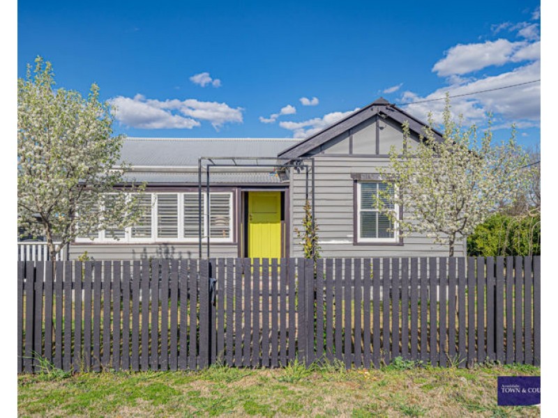 19 Canambe Street, Armidale NSW 2350