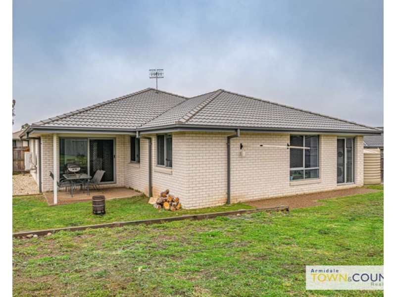 34 Claret Ash Drive, Guyra NSW 2365