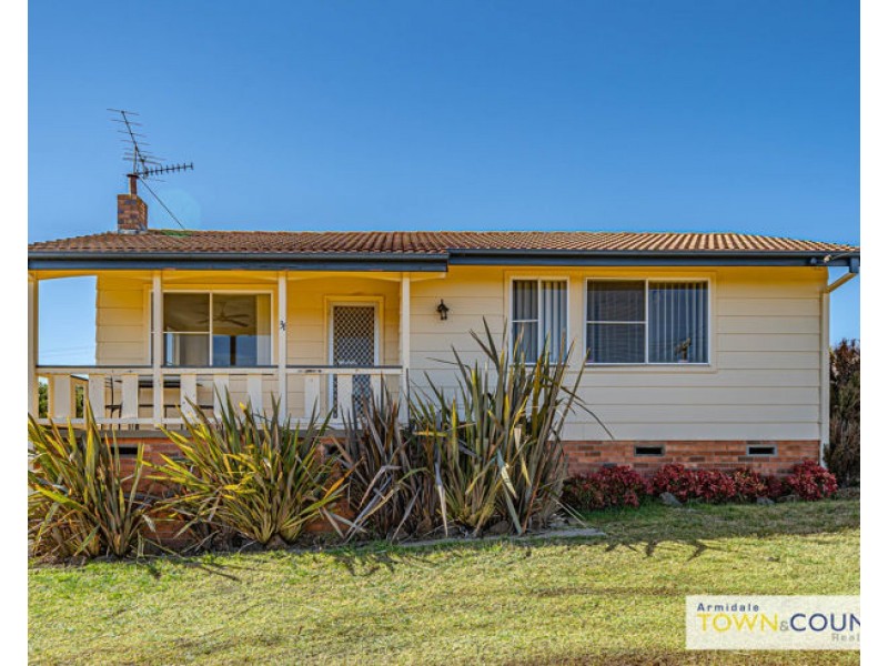 31 Malpas Street, Guyra NSW 2365