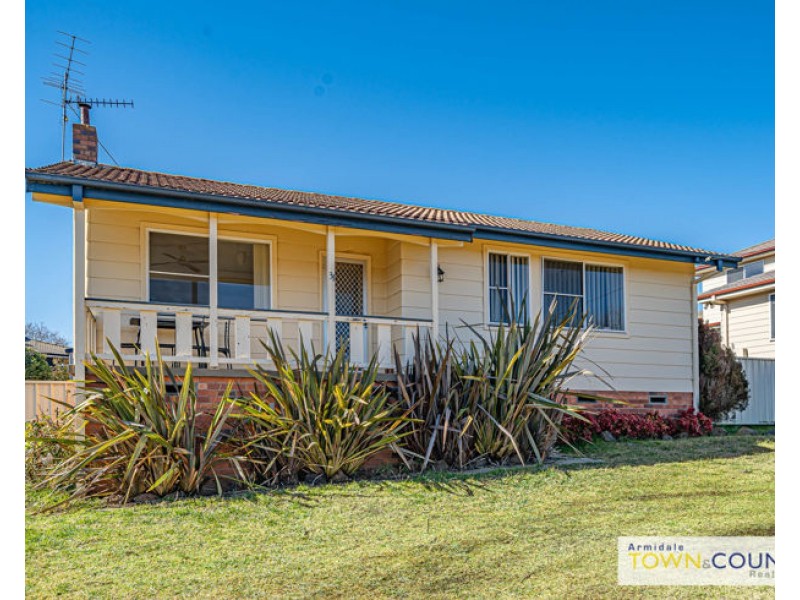 31 Malpas Street, Guyra NSW 2365