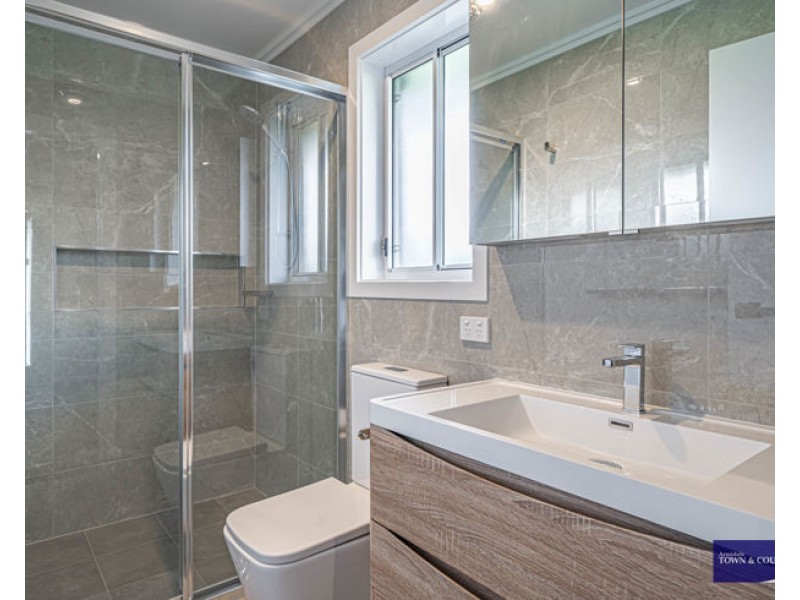 2 Albion Close, Armidale NSW 2350