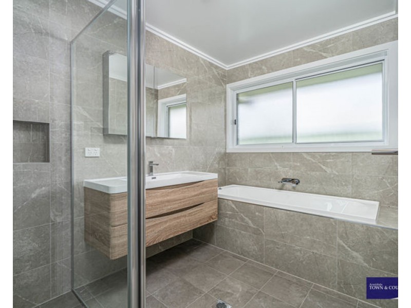 2 Albion Close, Armidale NSW 2350