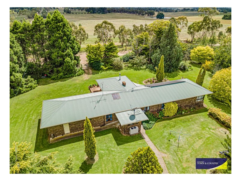 153 Knobs Road, Armidale NSW 2350