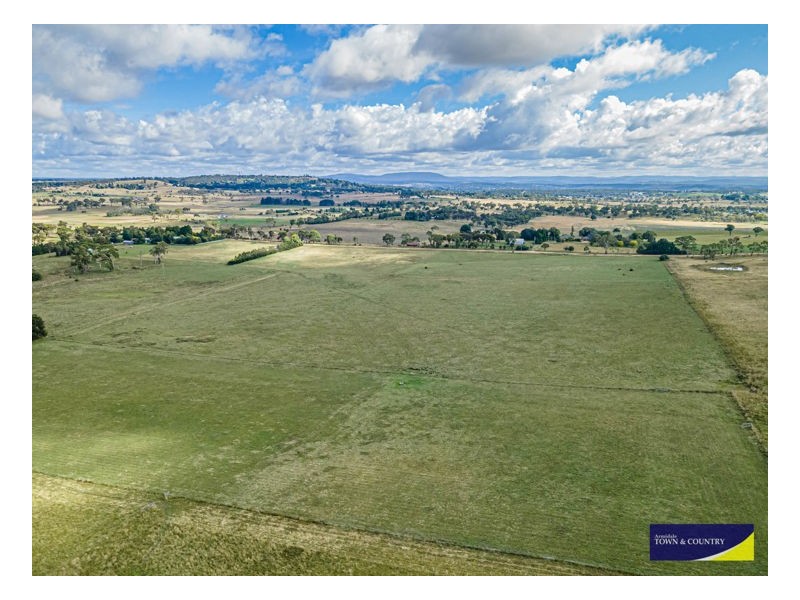 153 Knobs Road, Armidale NSW 2350