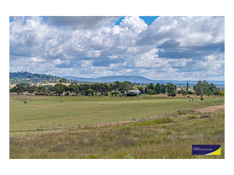 153 Knobs Road, Armidale NSW 2350