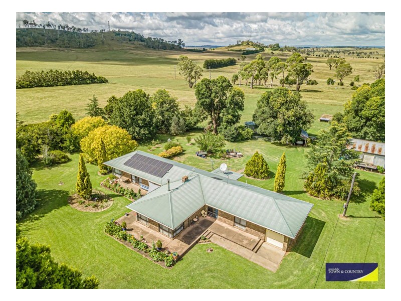 153 Knobs Road, Armidale NSW 2350