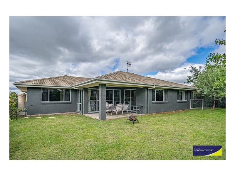 40 Albion Close, Armidale NSW 2350