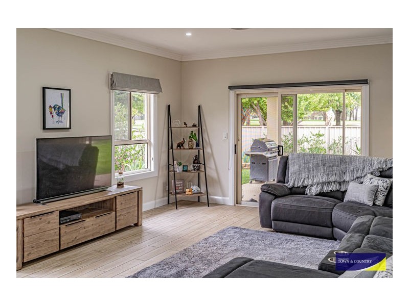 11 Fiona Place, Armidale NSW 2350