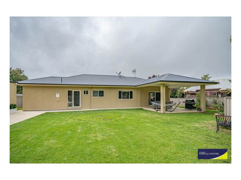 11 Fiona Place, Armidale NSW 2350
